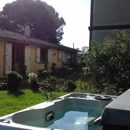 Le Pigeonnier De Guerre Hotel *