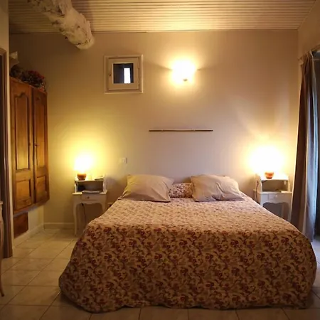 Le Pigeonnier De Guerre * LʼIsle-Jourdain