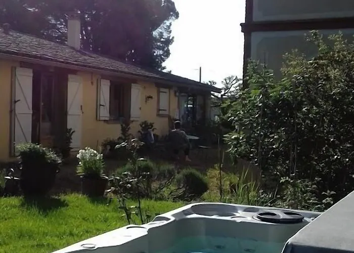 Le Pigeonnier De Guerre Hotel *